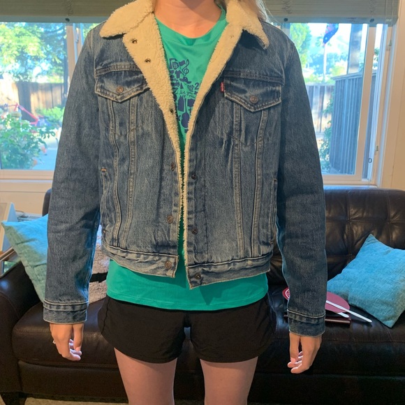 Levi’s women’s original Sherpa trucker jacket large - Picture 6 of 6